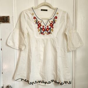 NWOT Embroidered White Peasant Blouse Top Cottagecore Floral Flowy Size Small